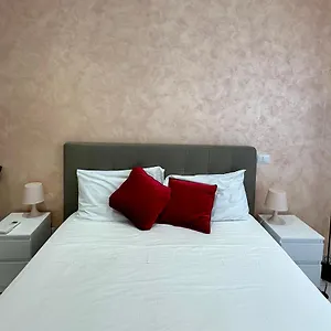 Celio 83 Luxury , Roma Italia
